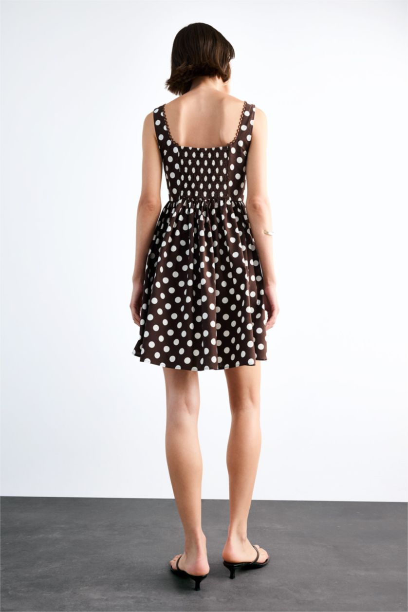 Kadın Açık Kahve Kare Yaka Puantiye Desenli Kolsuz Midi Elbise