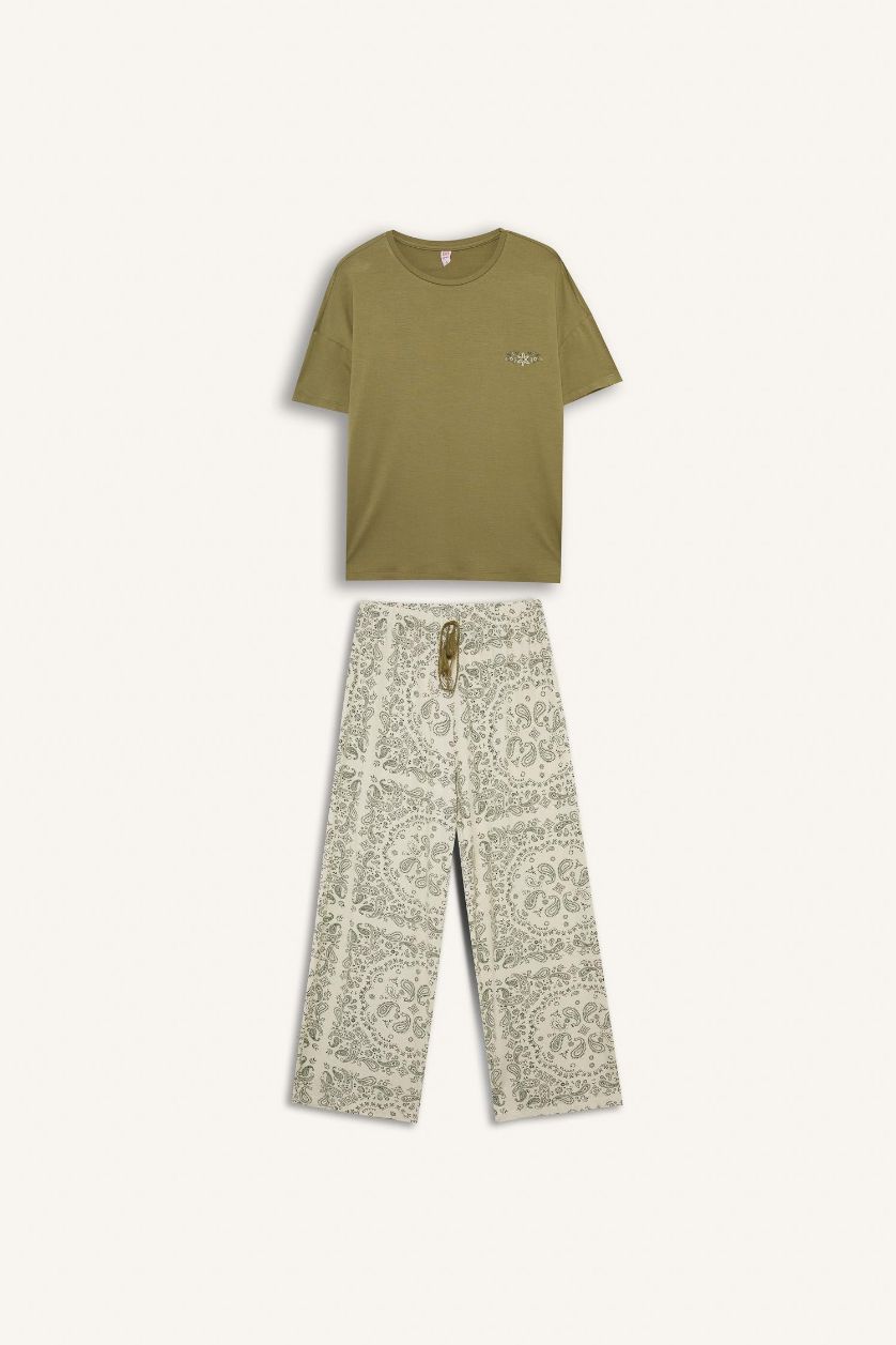 WOMAN Green Fall in Love Regular Fit 2 Piece Printed Pyjama Set