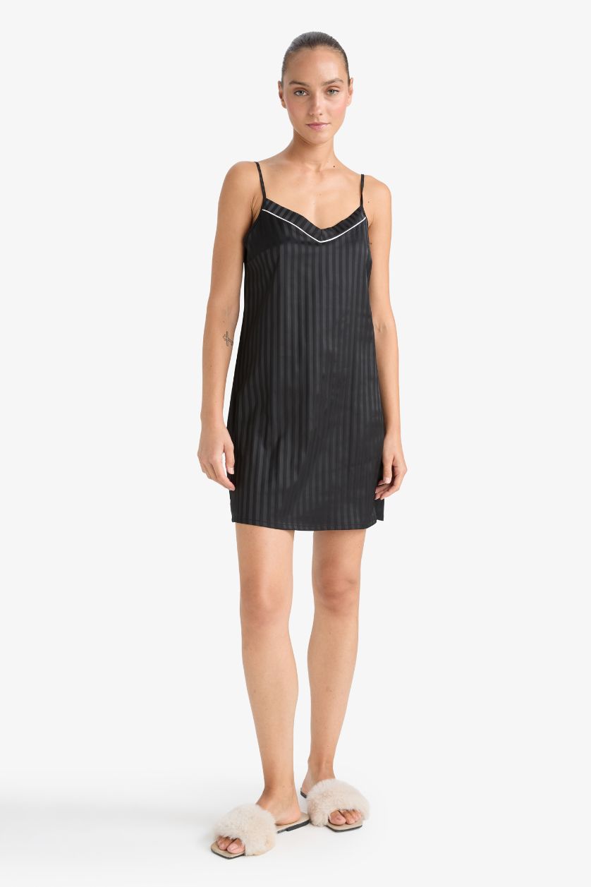 Woman Black Fall in Love Regular Fit V-Neck Satin Strappy Dress