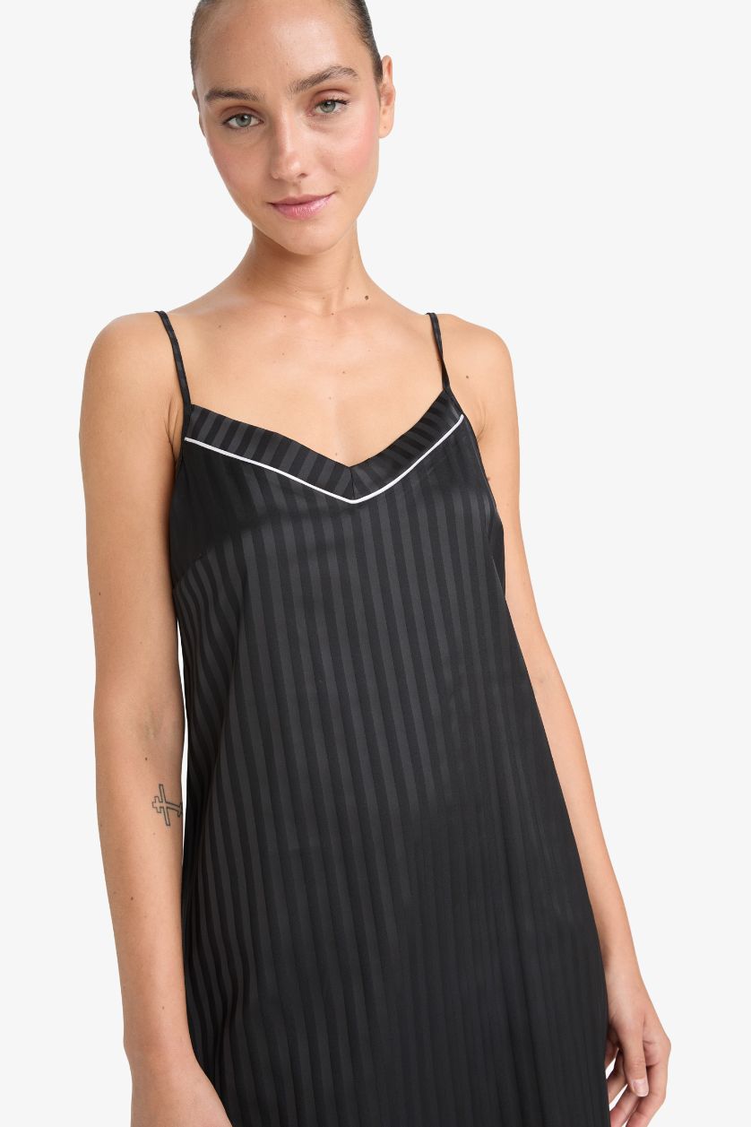 Woman Black Fall in Love Regular Fit V-Neck Satin Strappy Dress