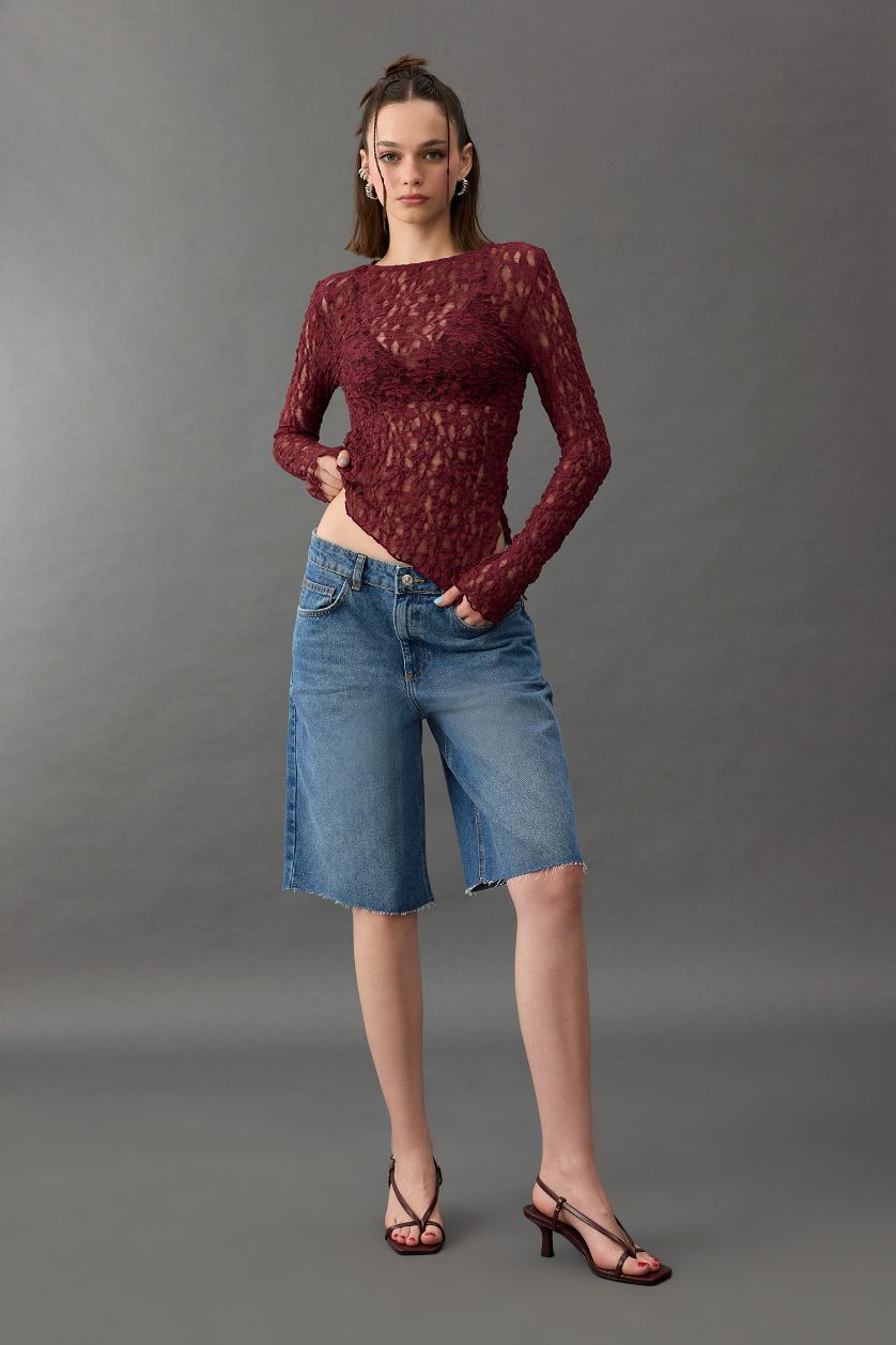 Әйелдерге Бордо Асимметричная блуза с вырезом-лодочкой и кружевом.