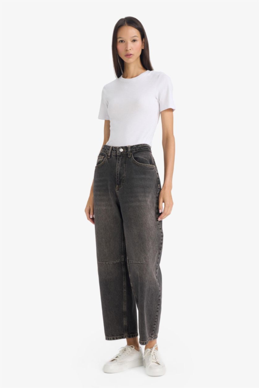 نساء أنثرا Barrel Fit High Waist Ankle Length Jeans