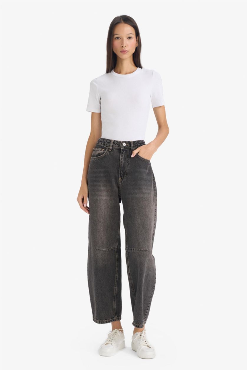 نساء أنثرا Barrel Fit High Waist Ankle Length Jeans