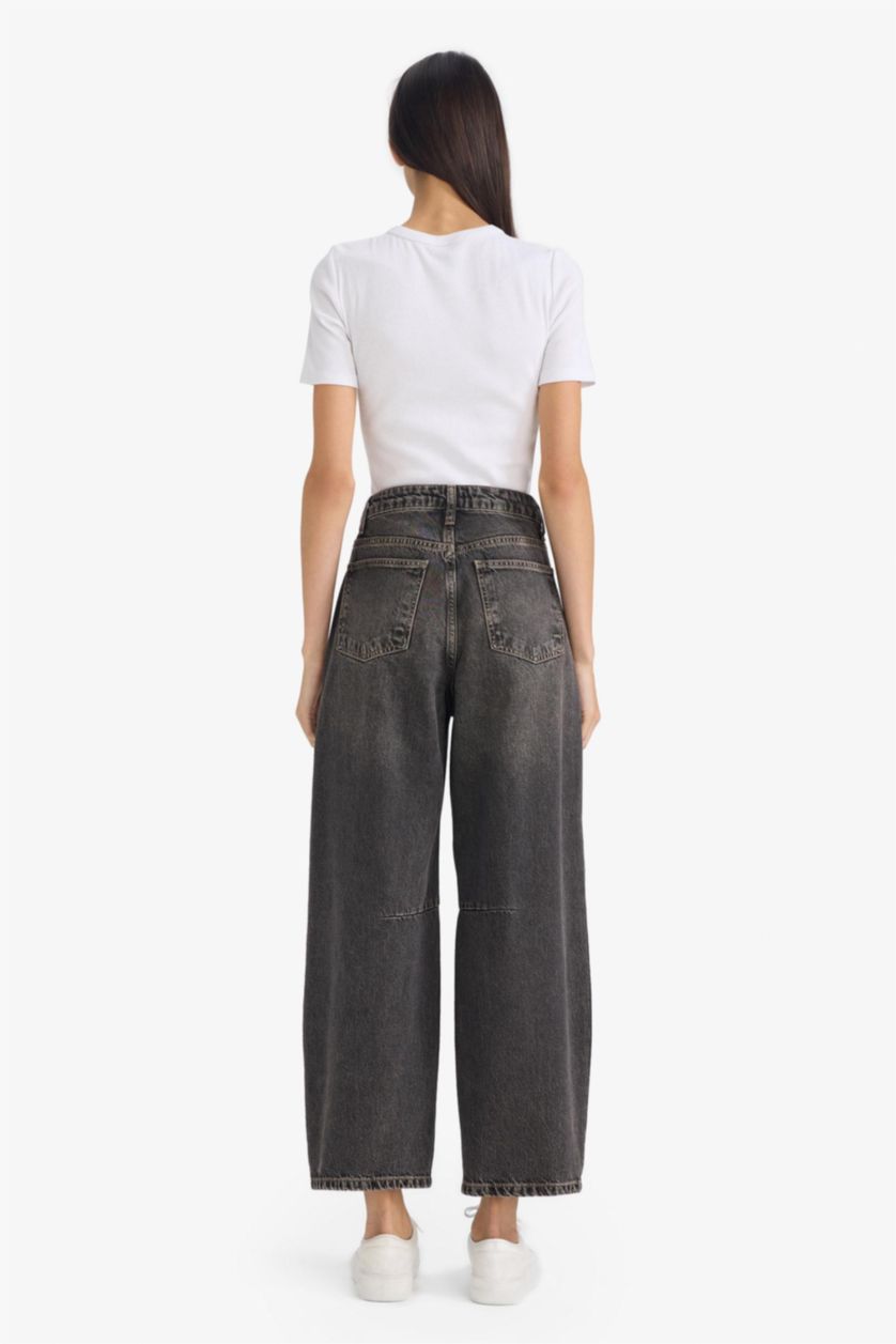 نساء أنثرا Barrel Fit High Waist Ankle Length Jeans