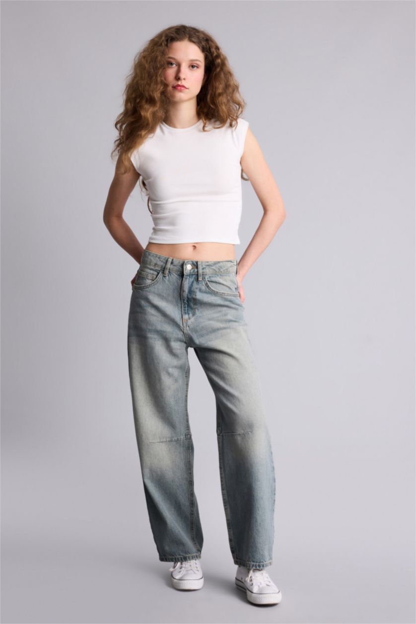 Woman Blue Barrel Fit High Waist Ankle Length Jeans