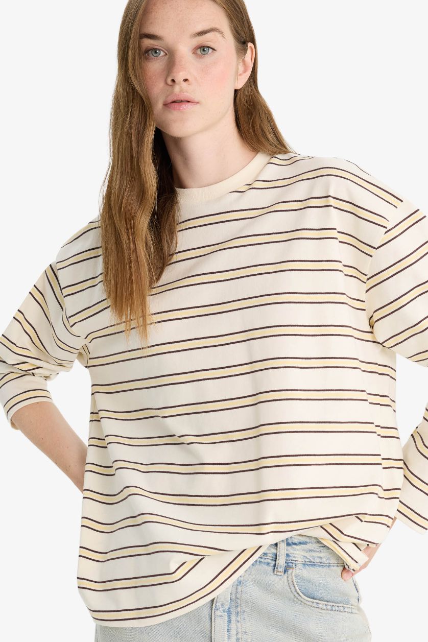 Woman Ecru Loose Fit Long Sleeve Sweatshirt