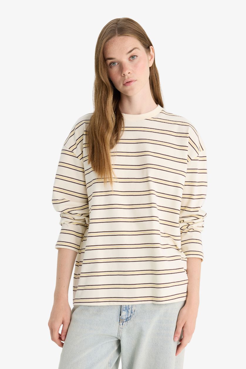 Woman Ecru Loose Fit Long Sleeve Sweatshirt