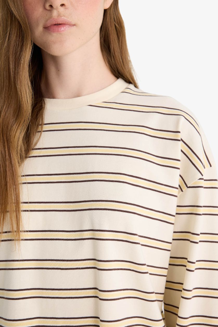 Woman Ecru Loose Fit Long Sleeve Sweatshirt