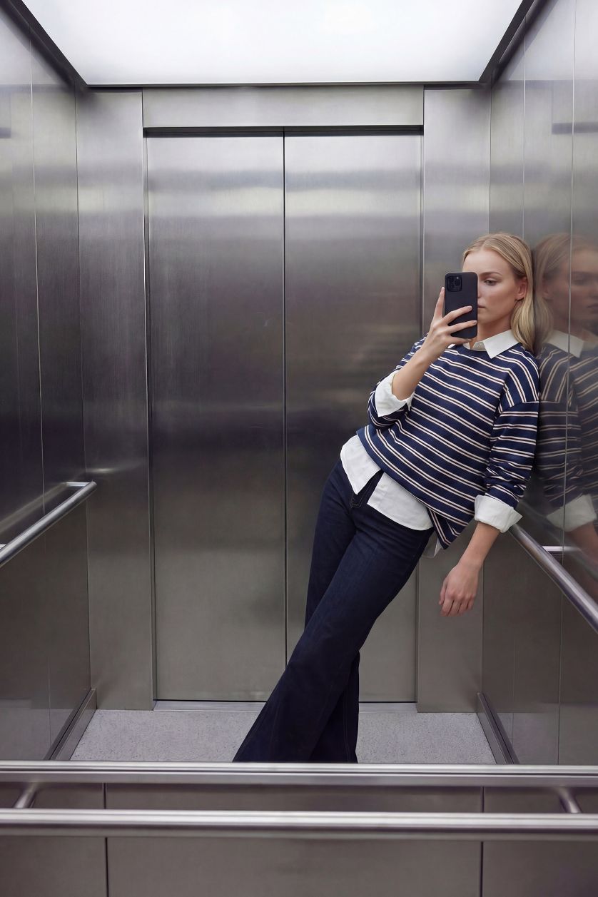 Woman NAVY Loose Fit Long Sleeve Sweatshirt