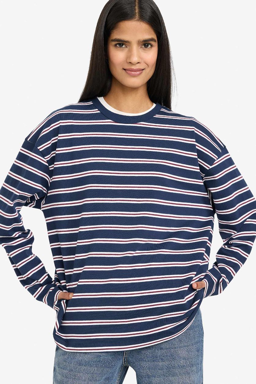 Woman NAVY Loose Fit Long Sleeve Sweatshirt
