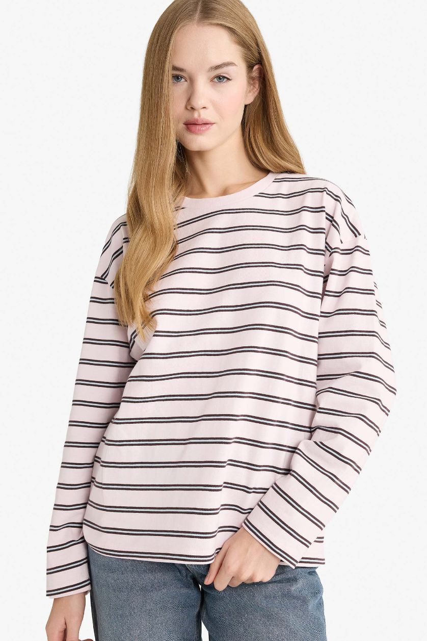 Woman Light Pink Loose Fit Long Sleeve Sweatshirt