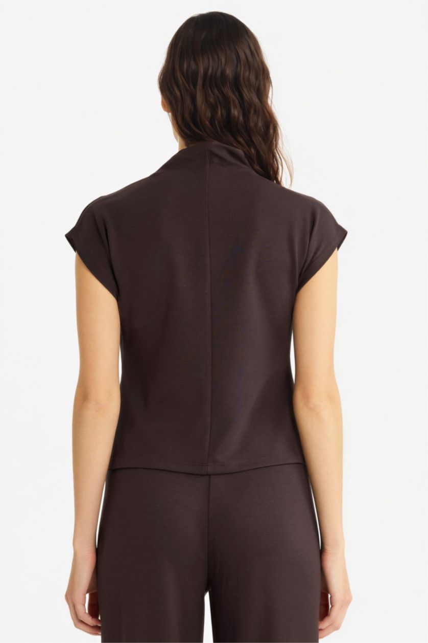 حريمي بني بلوزة كت بيكيه سليم فيت هاي كول