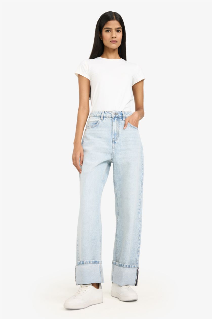 Kadın Kırık Beyaz Slim Fit Dar Kesim Bisiklet Yaka Basic Düz Beyaz Kısa Kollu Tişört