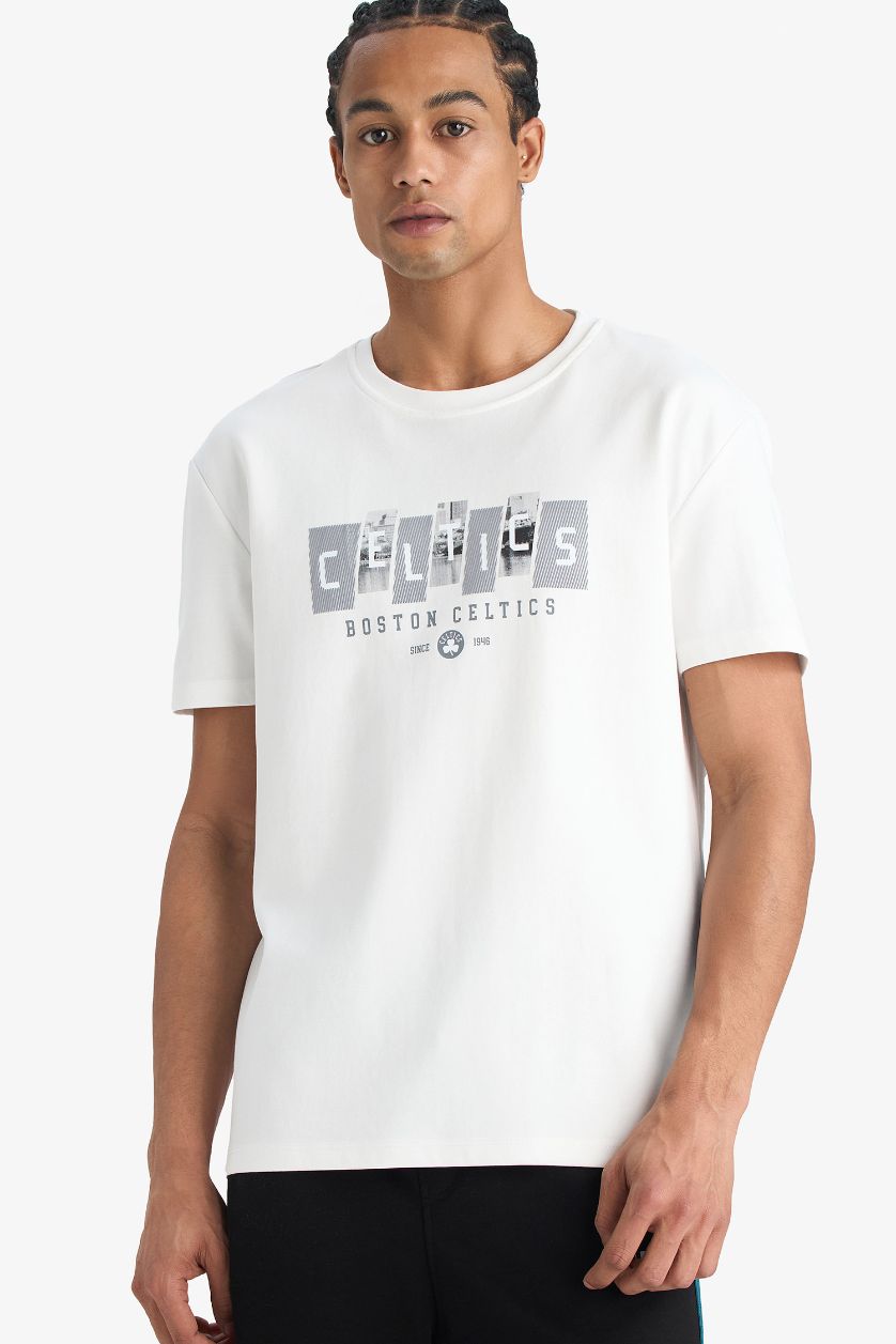 Erkek Ekru NBA Boston Celtics Standart Fit Bisiklet Yaka Kısa Kollu Tişört