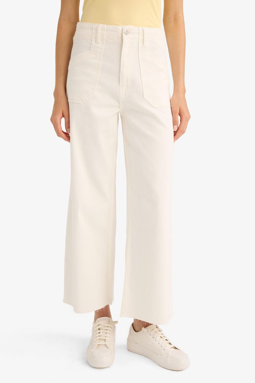 Kadın Beyaz Kısa Geniş Paça Yüksek Bel Kesik Uç Paça Bilek Boy Jean Pantolon