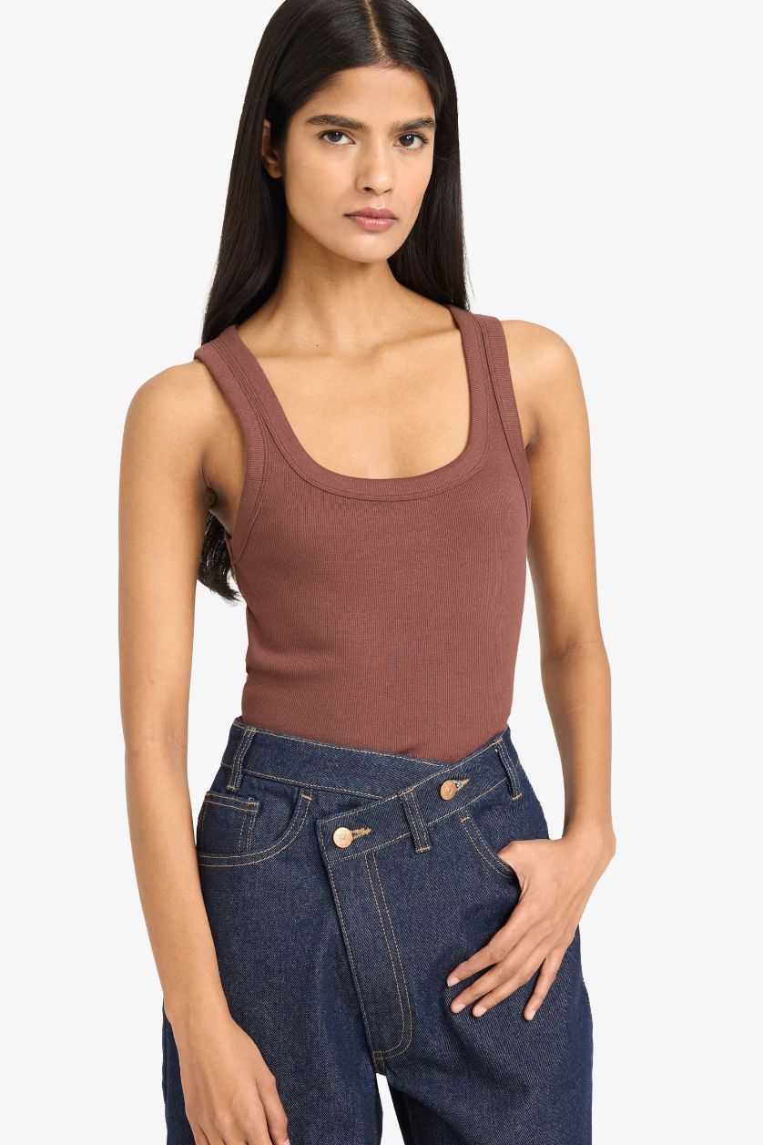 Женщины Коричневый Майка кашкорсе Fitted в рубчик с U-образным вырезом