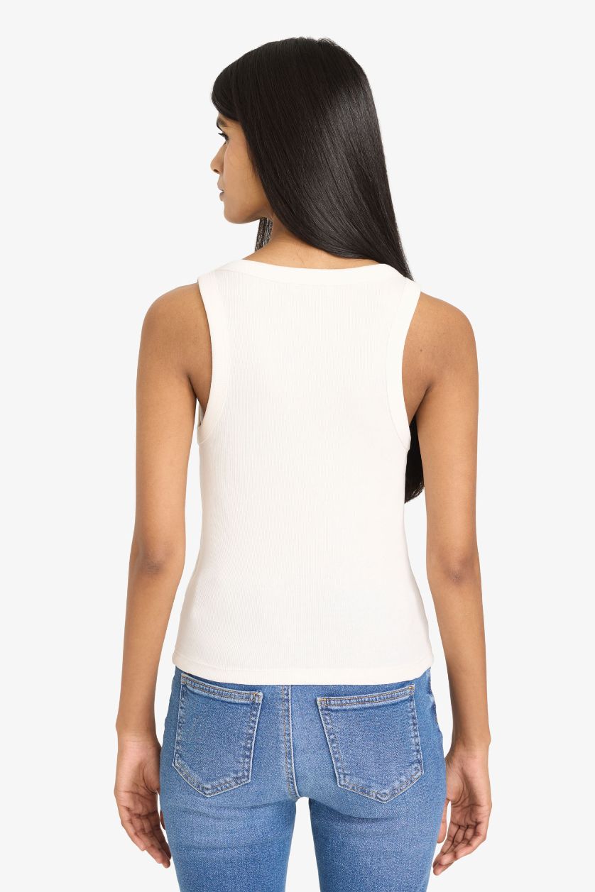Woman White Slim Fit Camisole U Collar Tank Top