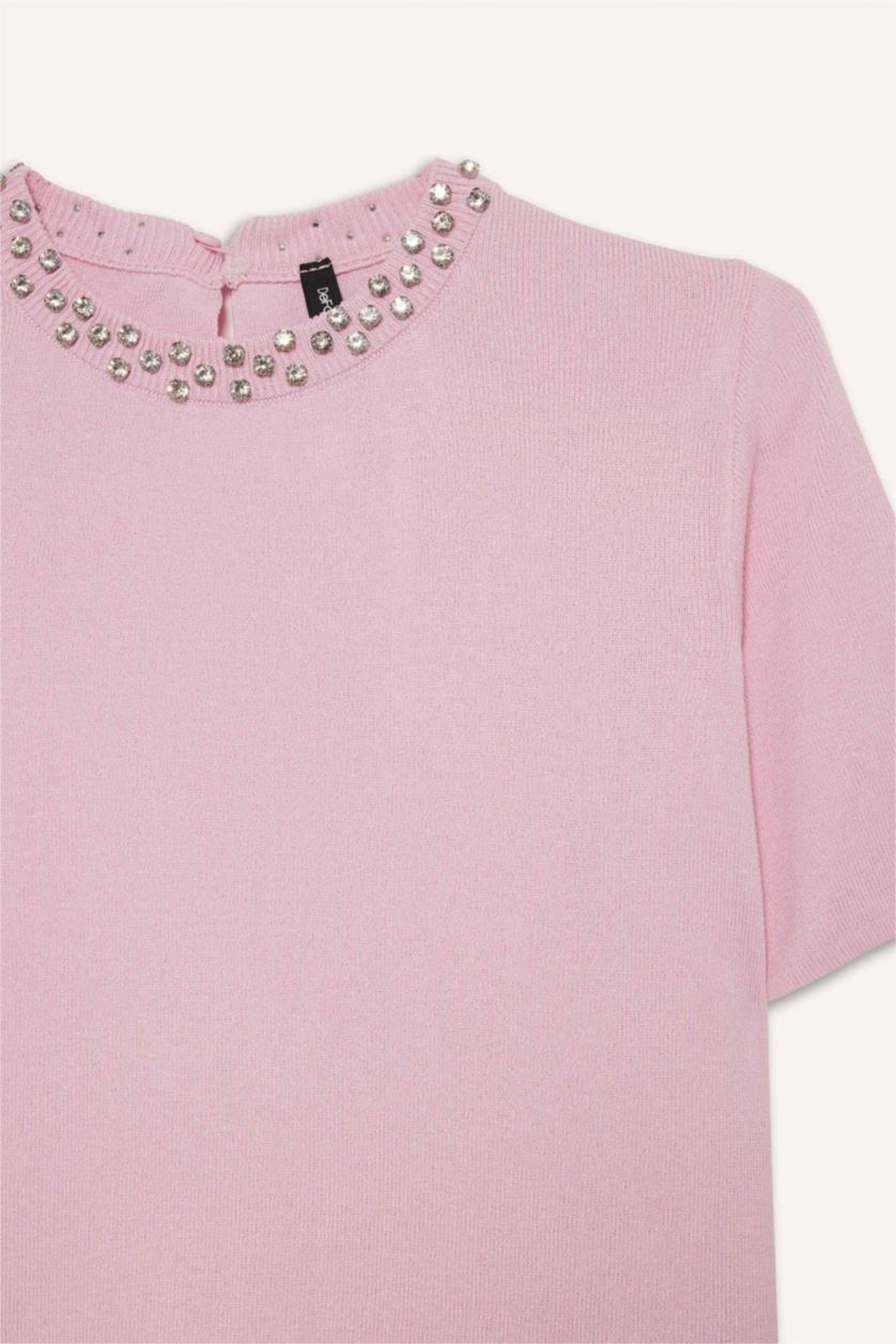 حريمي زهري فاتح بلوفر تريكو مطرز كريب نص كم قصة عادية