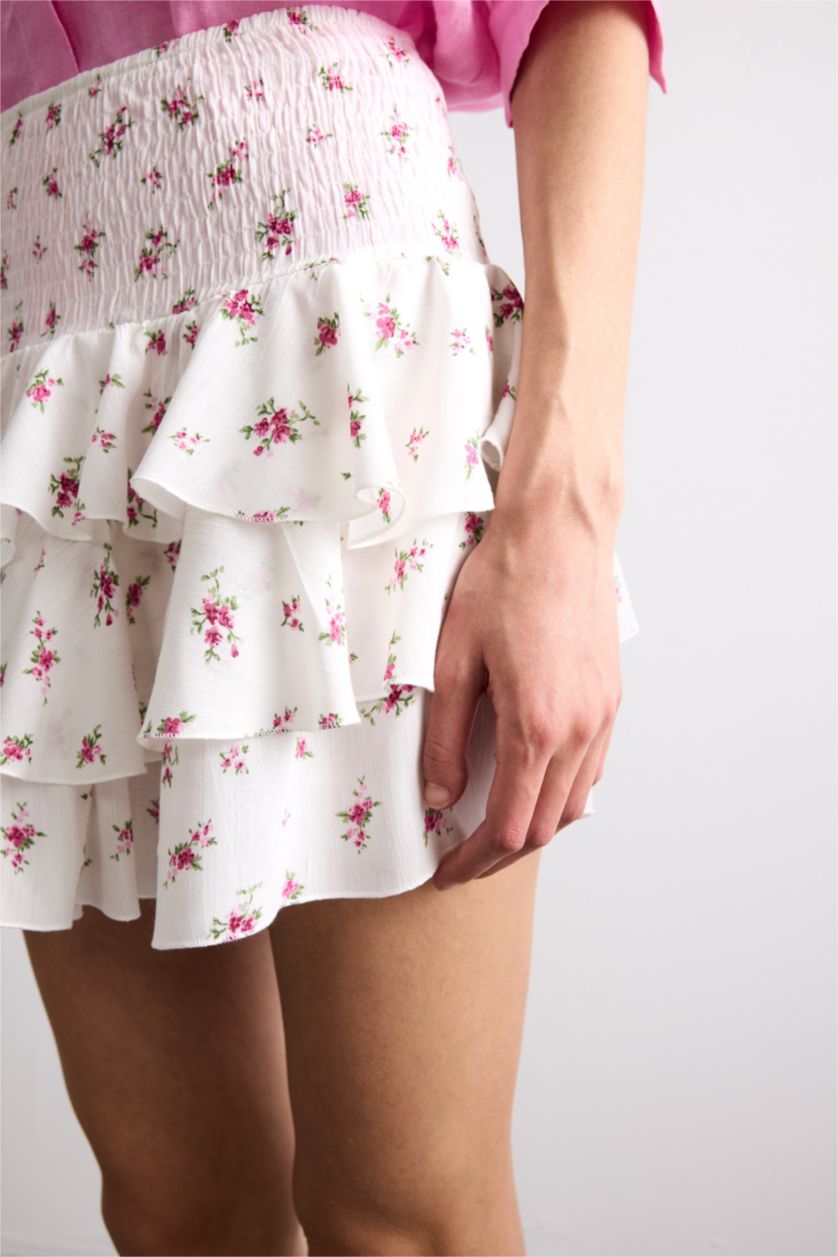 Kadın Beyaz Beli Lastikli Çiçek Desenli Volanlı Mini Etek