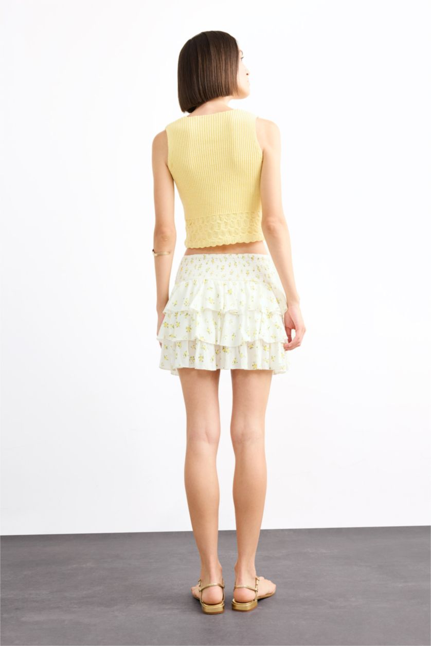 Kadın Açık Sarı Beli Lastikli Çiçek Desenli Volanlı Mini Etek