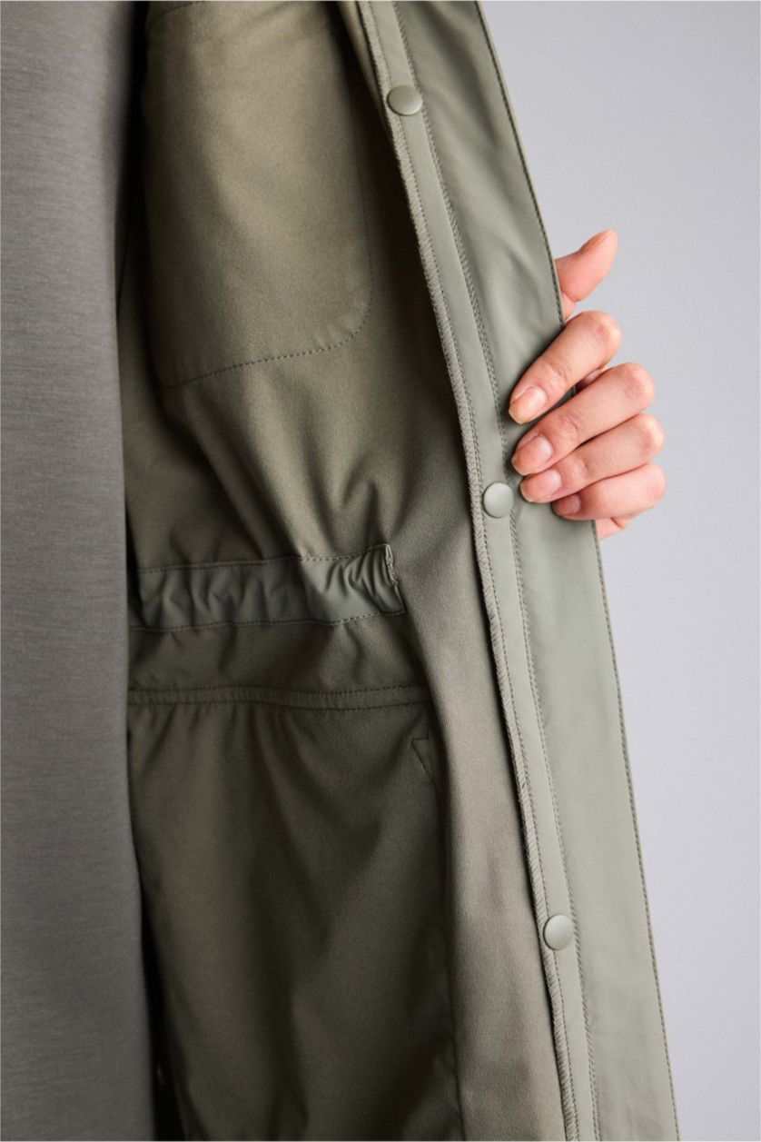 حريمي كاكي جاكيت مطر وتر بروف قصة عادية بكابيشون