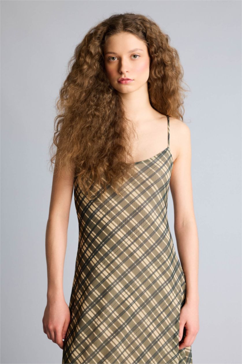 Kadın Açık Haki V Yaka Kareli Tül Askılı Midi Elbise