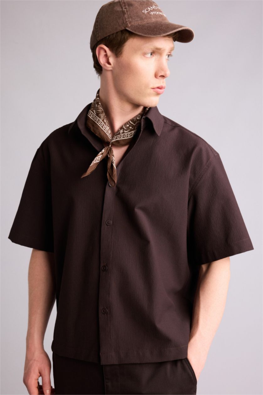 Erkek Kahve Boxy Fıt Gömlek Yaka Krinkıl Kısa Kollu Gömlek