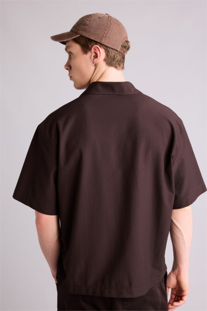 Erkek Kahve Boxy Fıt Gömlek Yaka Krinkıl Kısa Kollu Gömlek