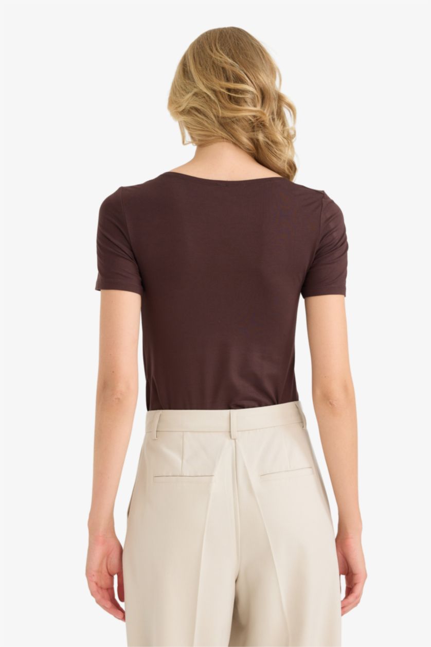 Woman Brown بلوزة سليم فيت نص ردن بياخة عريضة