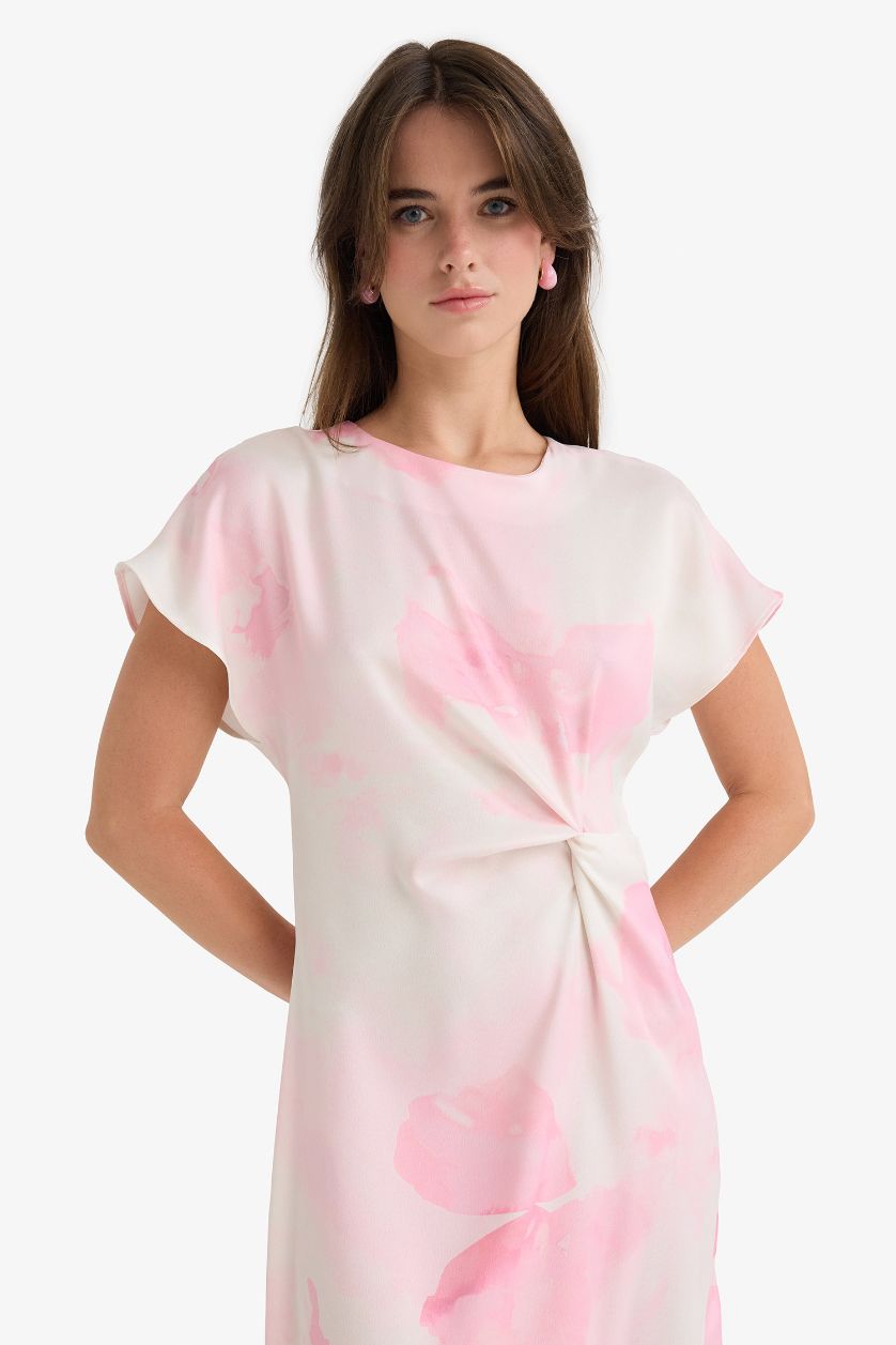 Woman Light Pink Crew Neck Batic Satin Midi Dress
