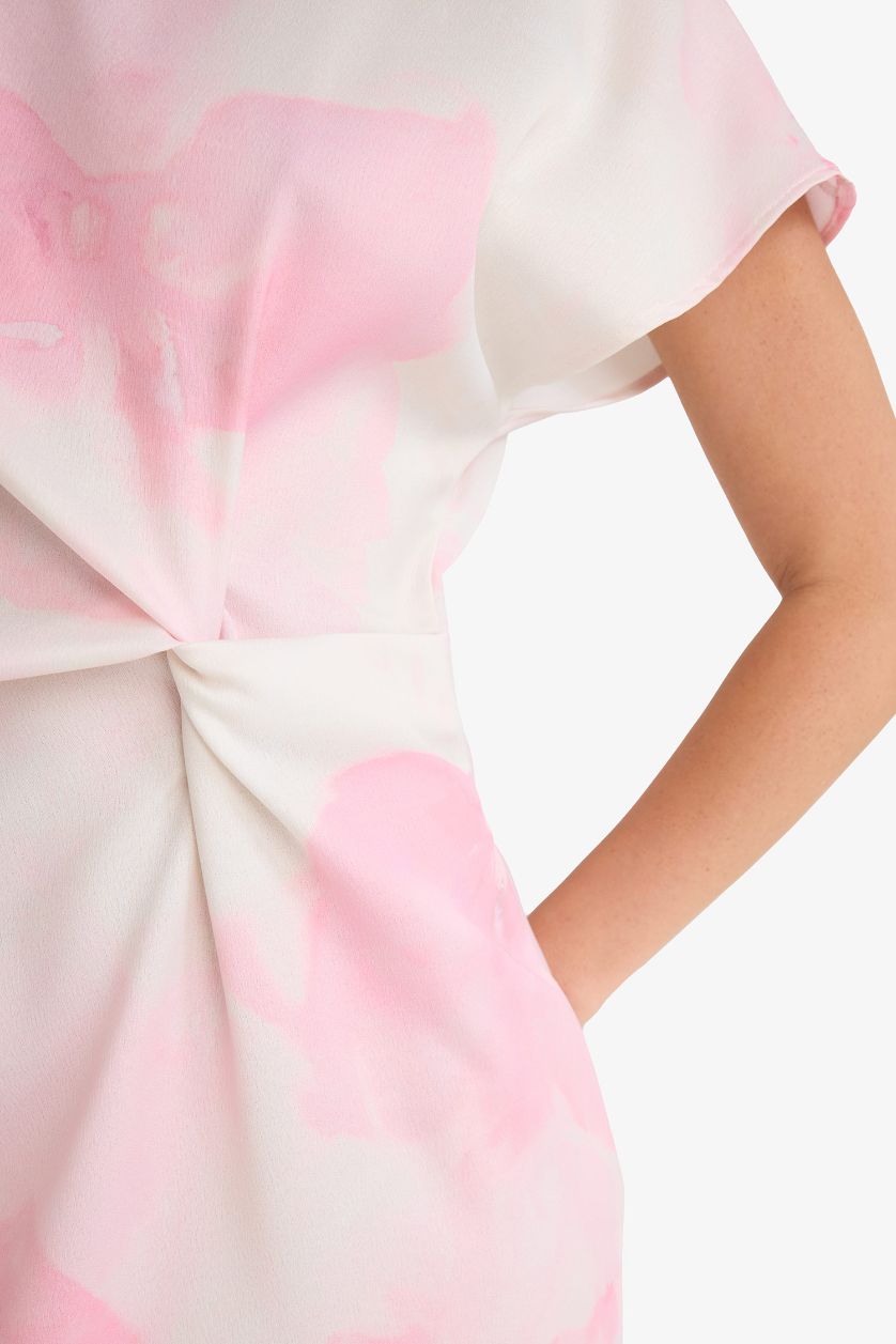 Woman Light Pink Crew Neck Batic Satin Midi Dress