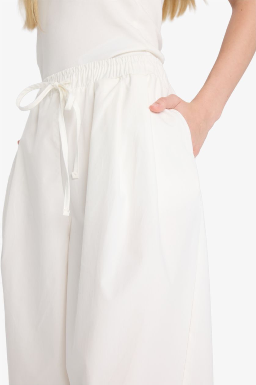 Woman Ecru Barrel Fit Normal Waist Poplin Trousers