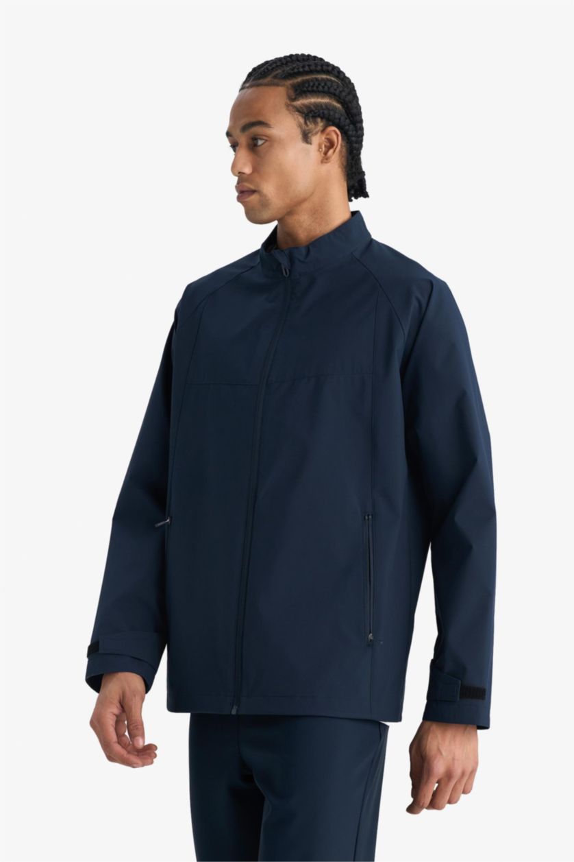 Man NAVY Water Repellent Slim Fit