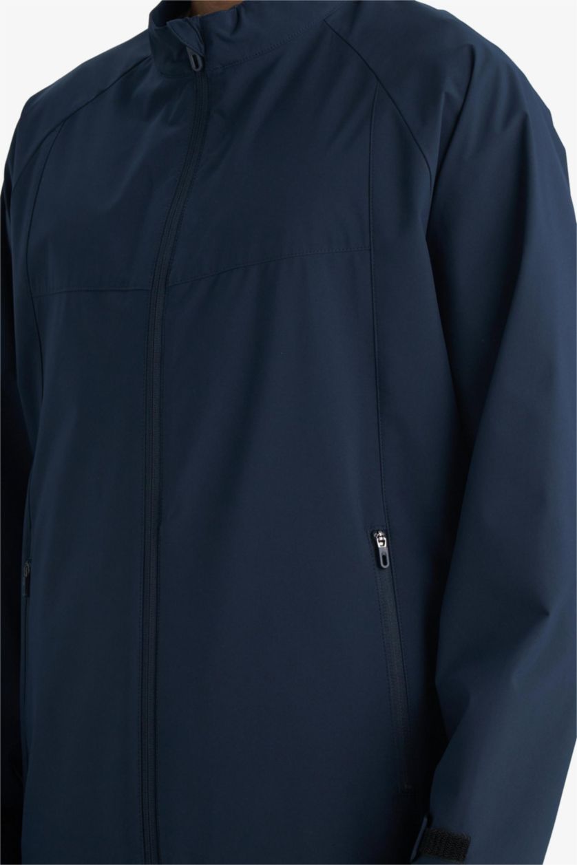 Man NAVY Water Repellent Slim Fit