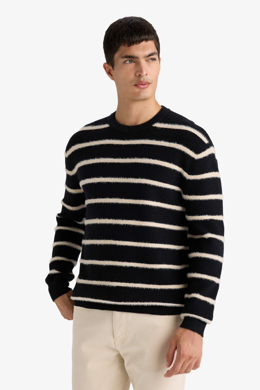 MAN Black Standard Fit Crew Neck Knitwear Pullover