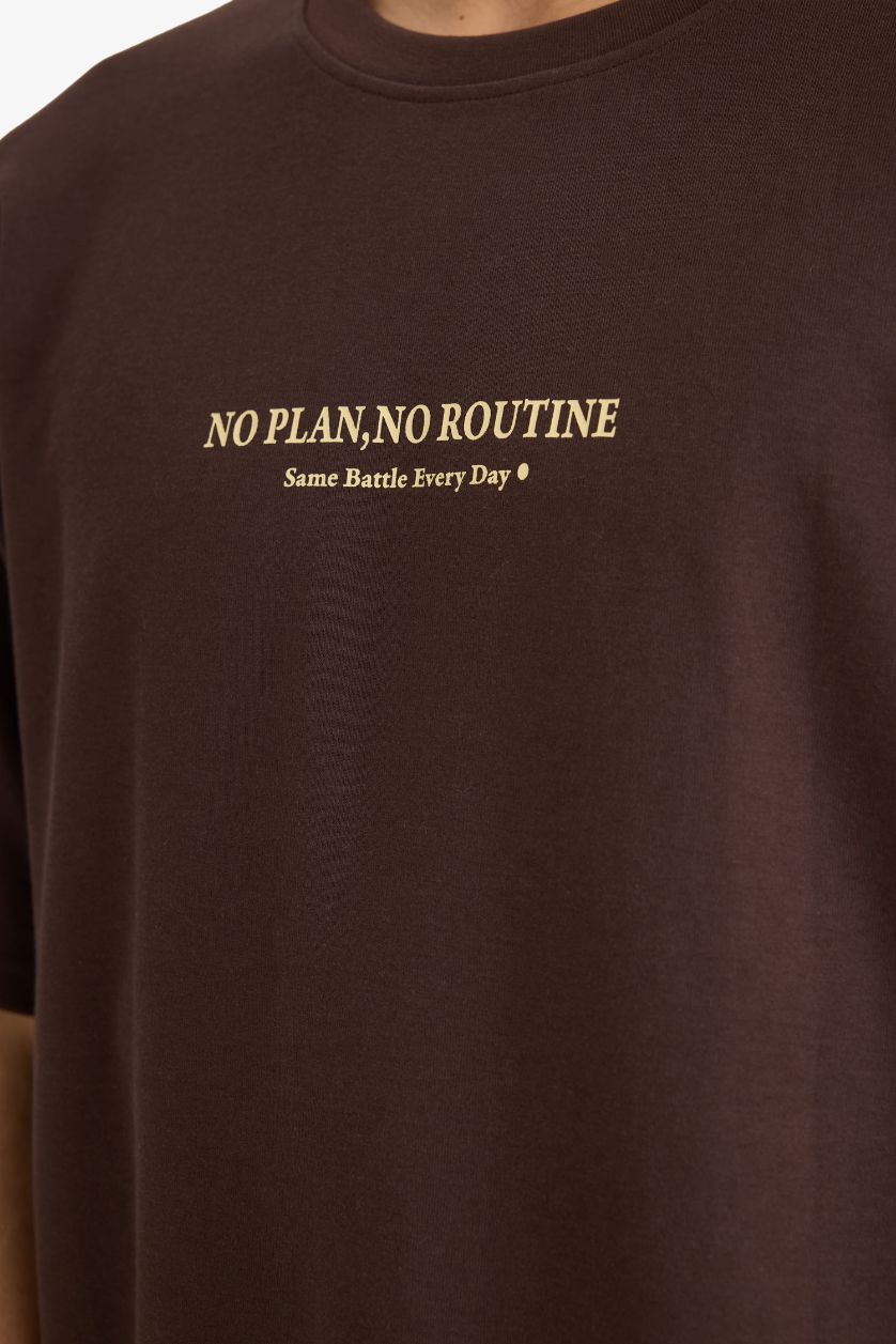 Erkek Kahve Nefes Alabilen Boxy Fit Baskılı Tişört