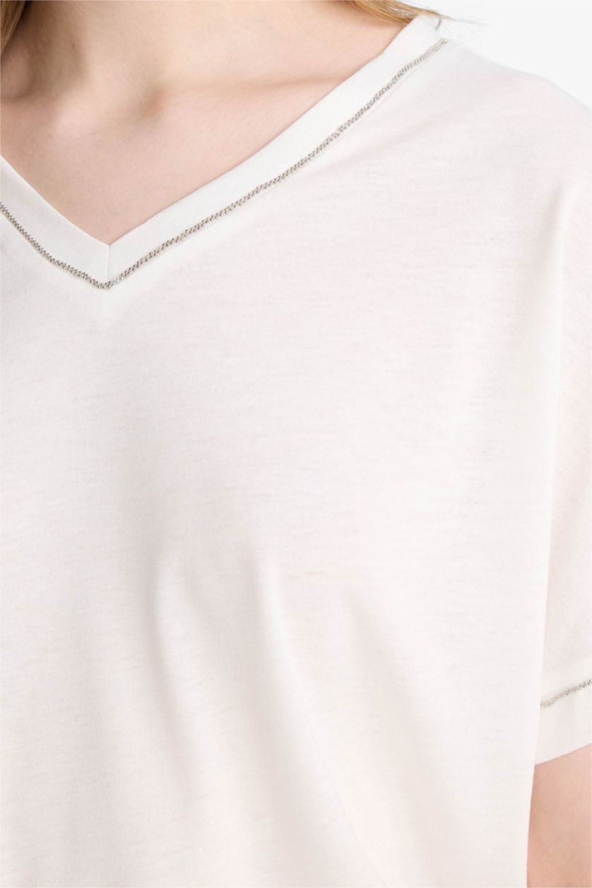 حريمي بيج فاتح تيشيرت نص كم بياقة V