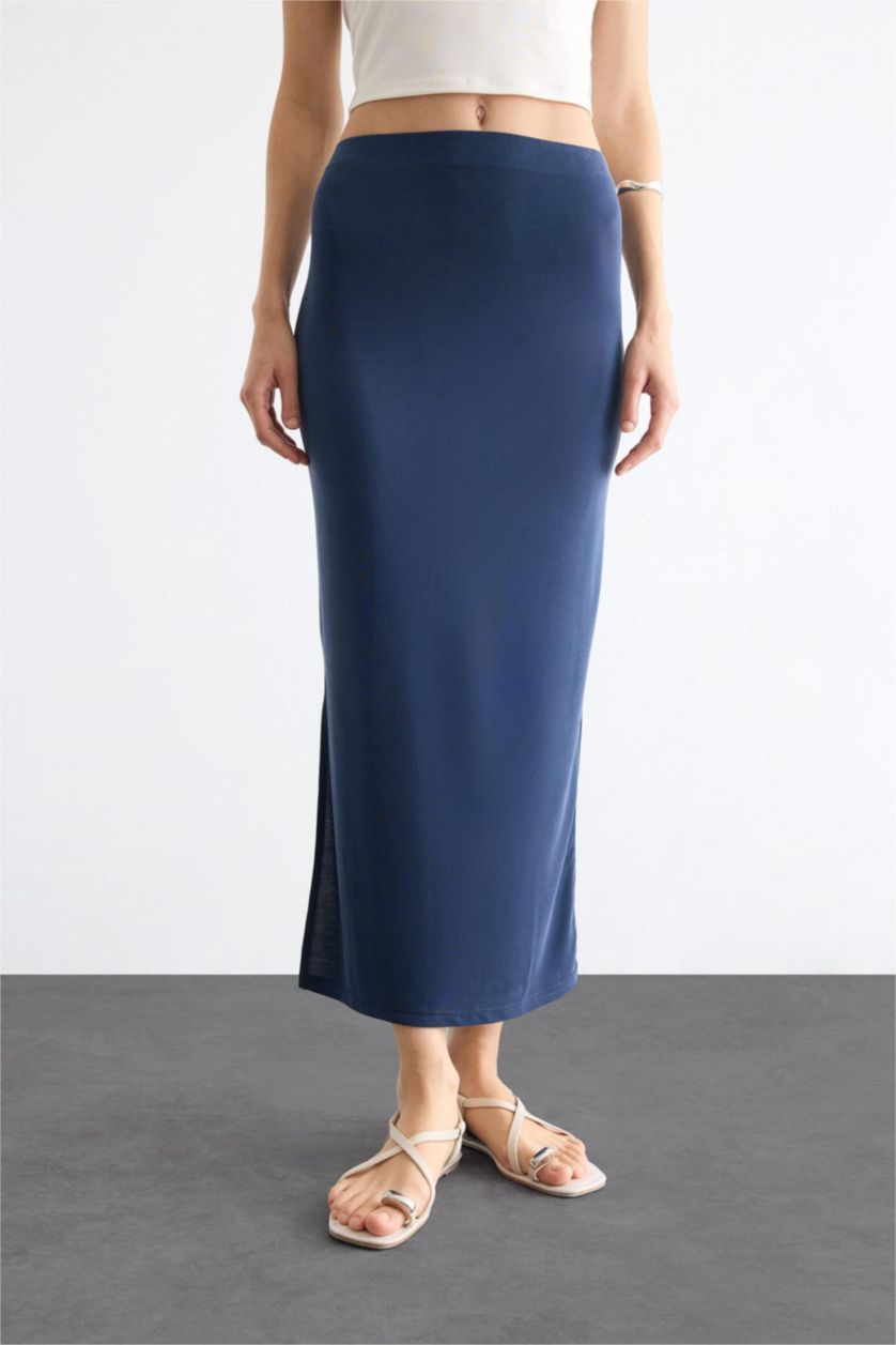 Woman Indigo Slim Fit Slit Midi Skirt