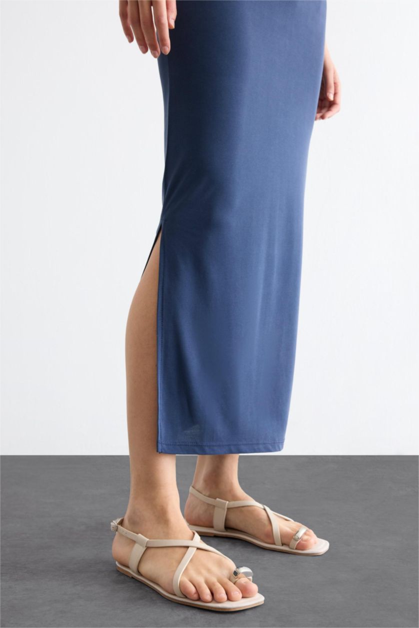 Woman Indigo Slim Fit Slit Midi Skirt