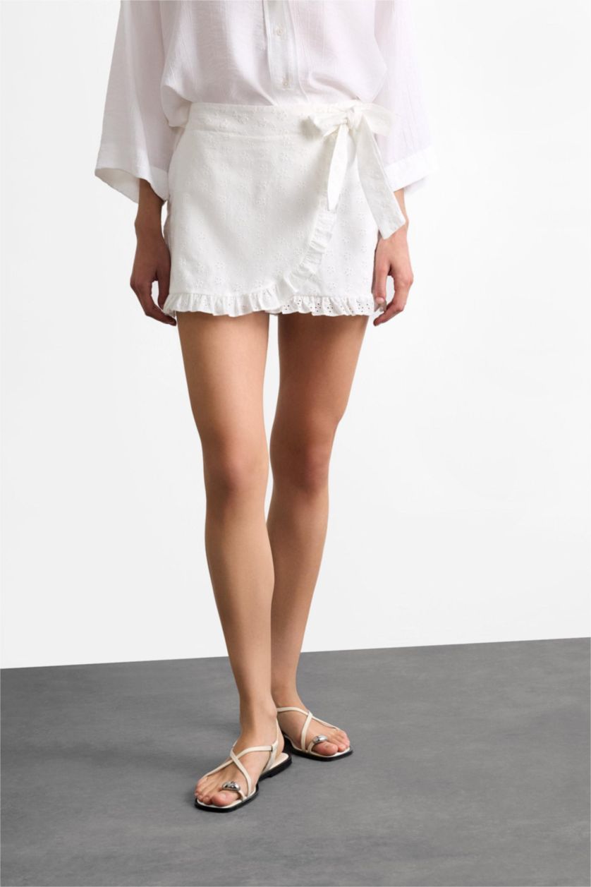 نساء أبيض شورت قصير ابيض برباط