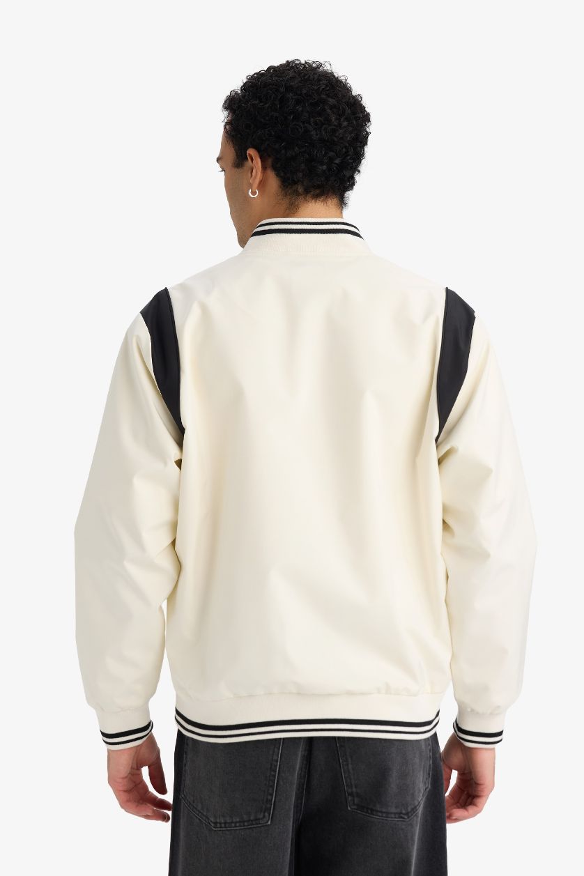 رجال بيج فاتح جاكيت اوفر سايز مقاوم للماء بياخة كوليج