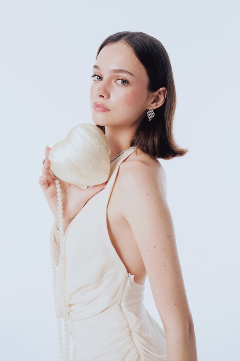 Kadın Beyaz DCEY x DeFacto Kadın Sedef Görünümlü Kalp El Çantası