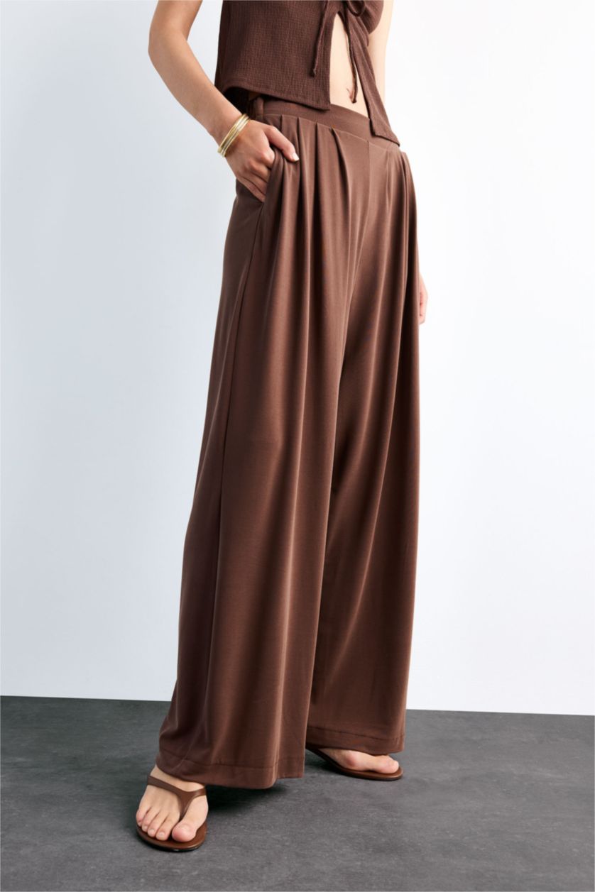 Kadın Açık Kahve Beli Lastikli Geniş Paça Modal Pantolon