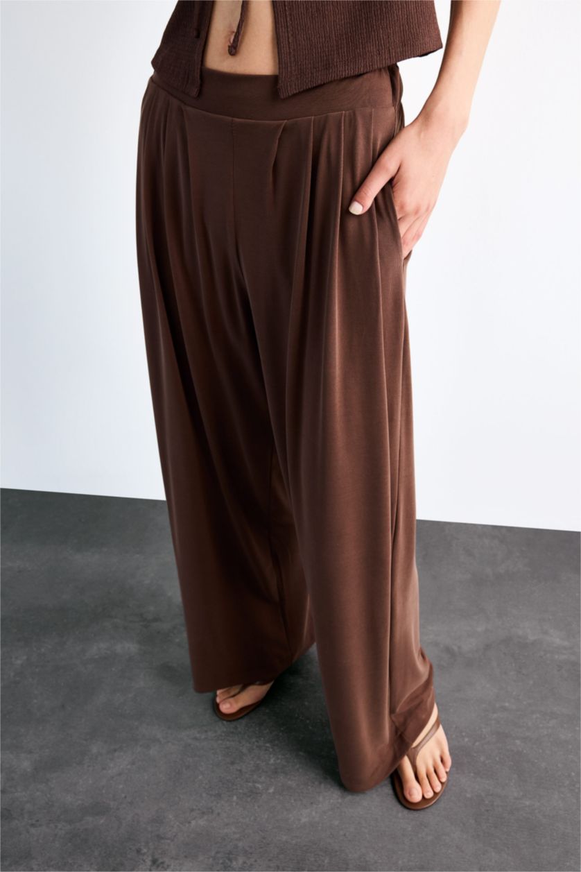 Kadın Açık Kahve Beli Lastikli Geniş Paça Modal Pantolon