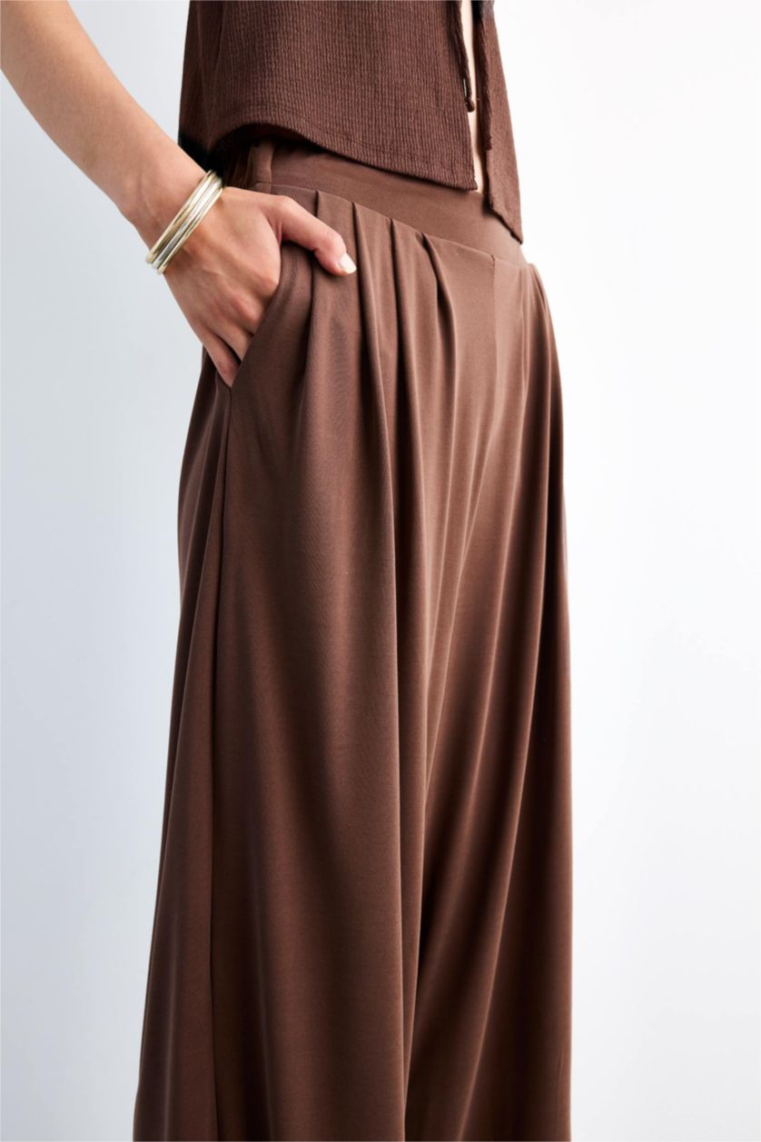 Kadın Açık Kahve Beli Lastikli Geniş Paça Modal Pantolon