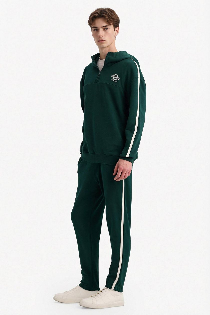 Man Dark Green Regular Fit Jogger Trousers