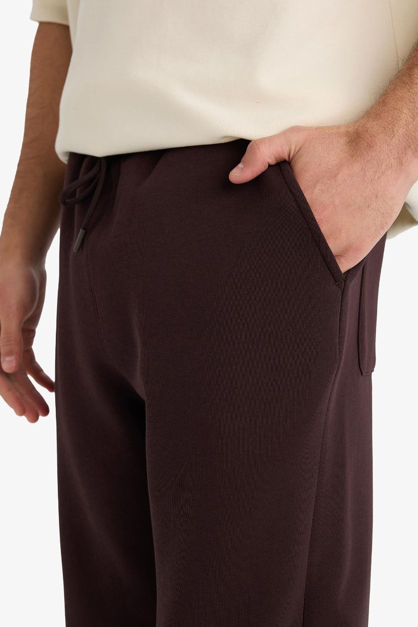 Man Brown Relax Fit Trousers