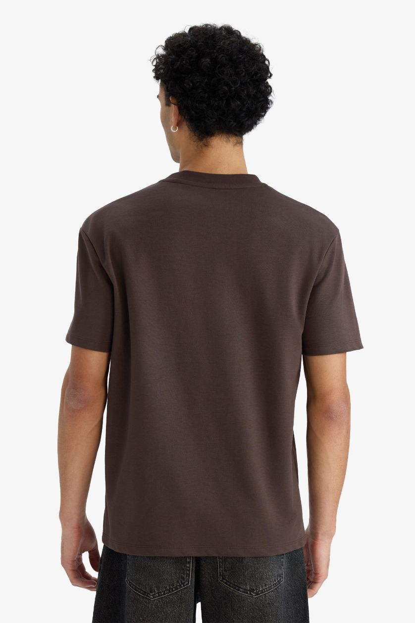 Erkek Kahve Nefes Alabilen Baskılı Tişört