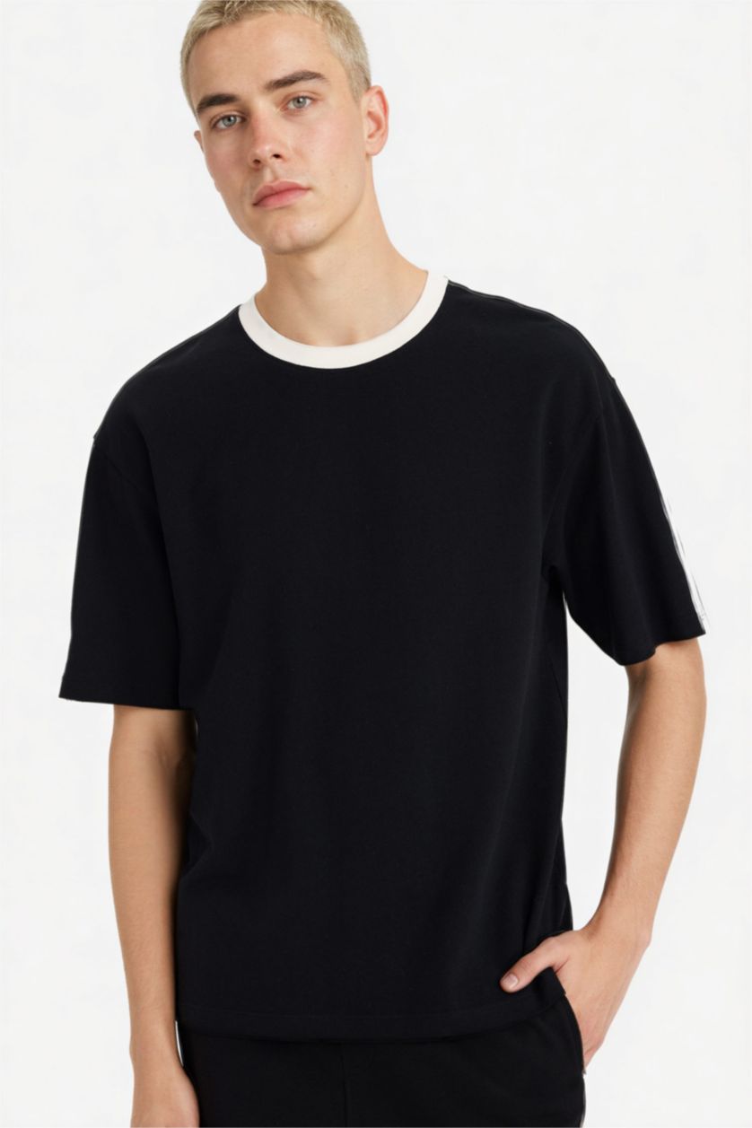 Man Black Boxy Fit Crew Neck Pique T-Shirt