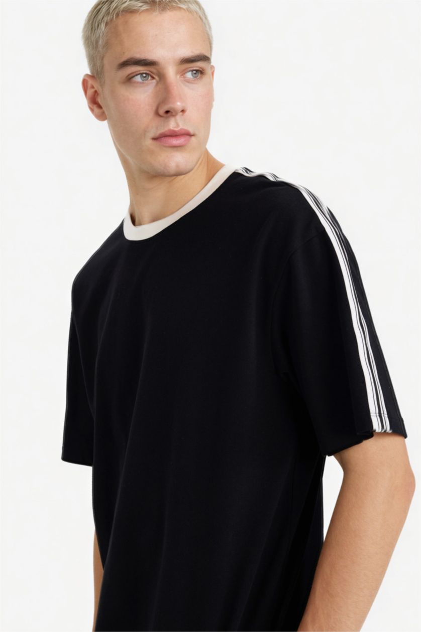 Man Black Boxy Fit Crew Neck Pique T-Shirt